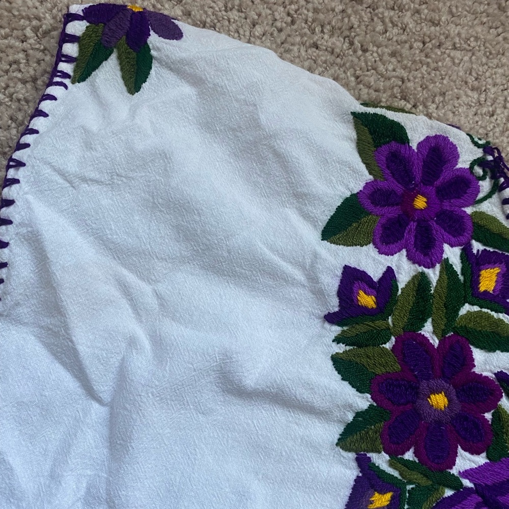 Embroidered Top 💜 - Picture 3 of 4